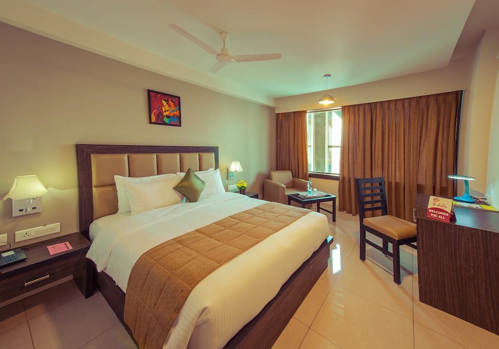 Plaza Hotel Trichy Tiruchirappalli Szoba fotó